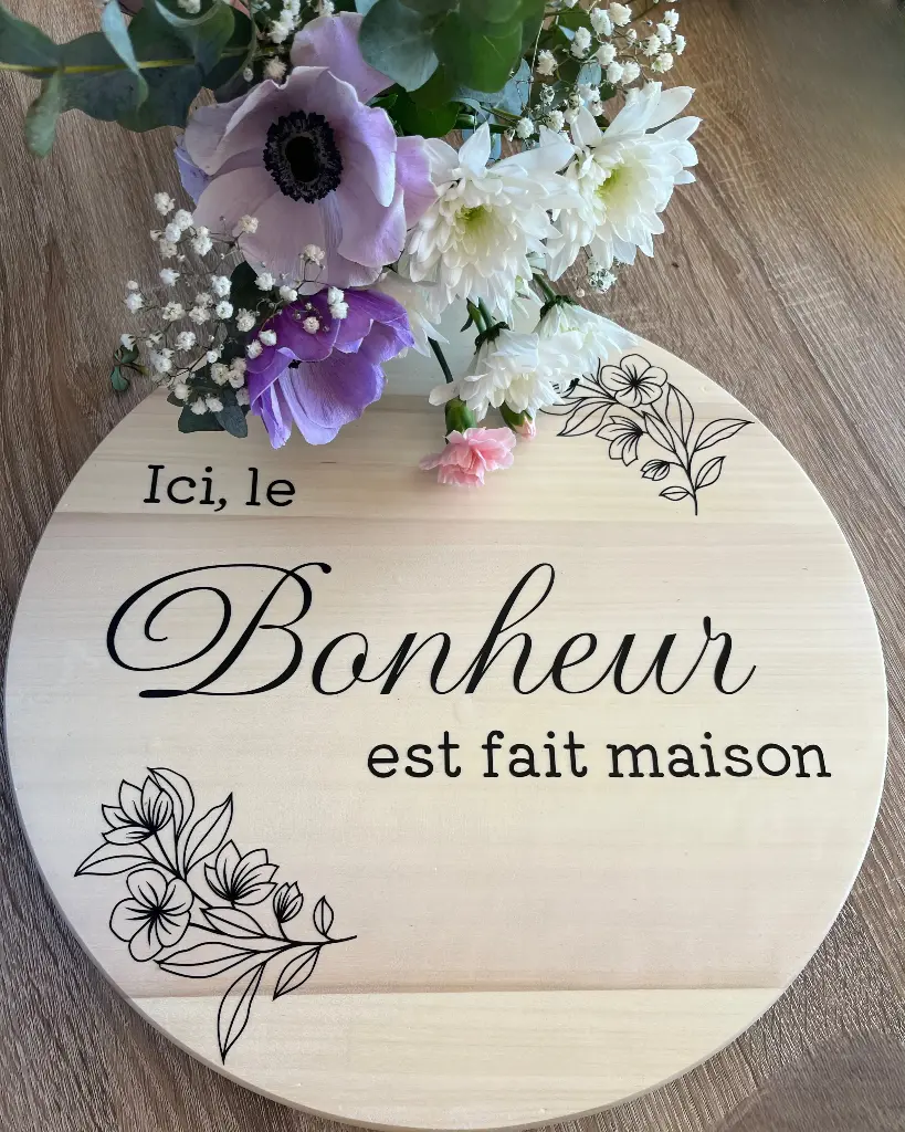Plateau Tournant en Bois – 30 cm • “Ici, le bonheur est fait maison”